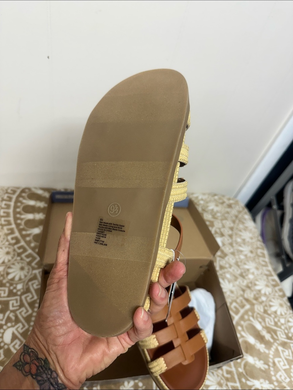 Universal Thread Maverick Tan Brown Gladiator Sandals with Gold Accent - Picture 4 of 9